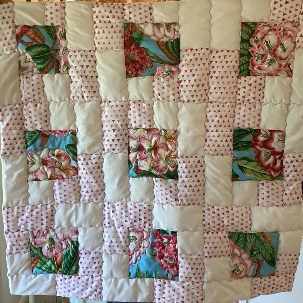 NWT. Hand Craffted Beautiful Floral Print Quilt